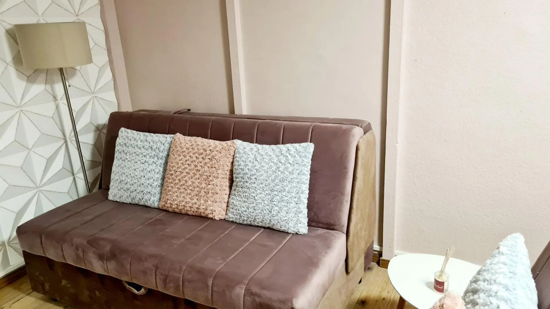 アパート 2 Separate Bedrooms And Living Room Fully Equipped With Ac ブダペスト
