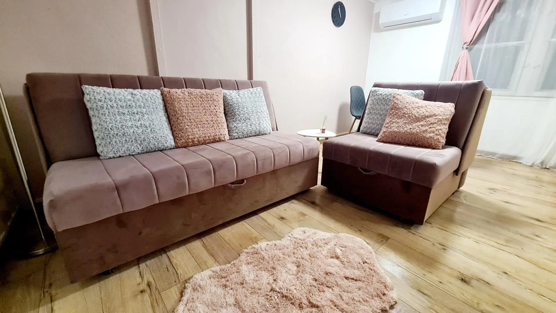 2 Separate Bedrooms And Living Room Fully Equipped With Ac ブダペスト アパート