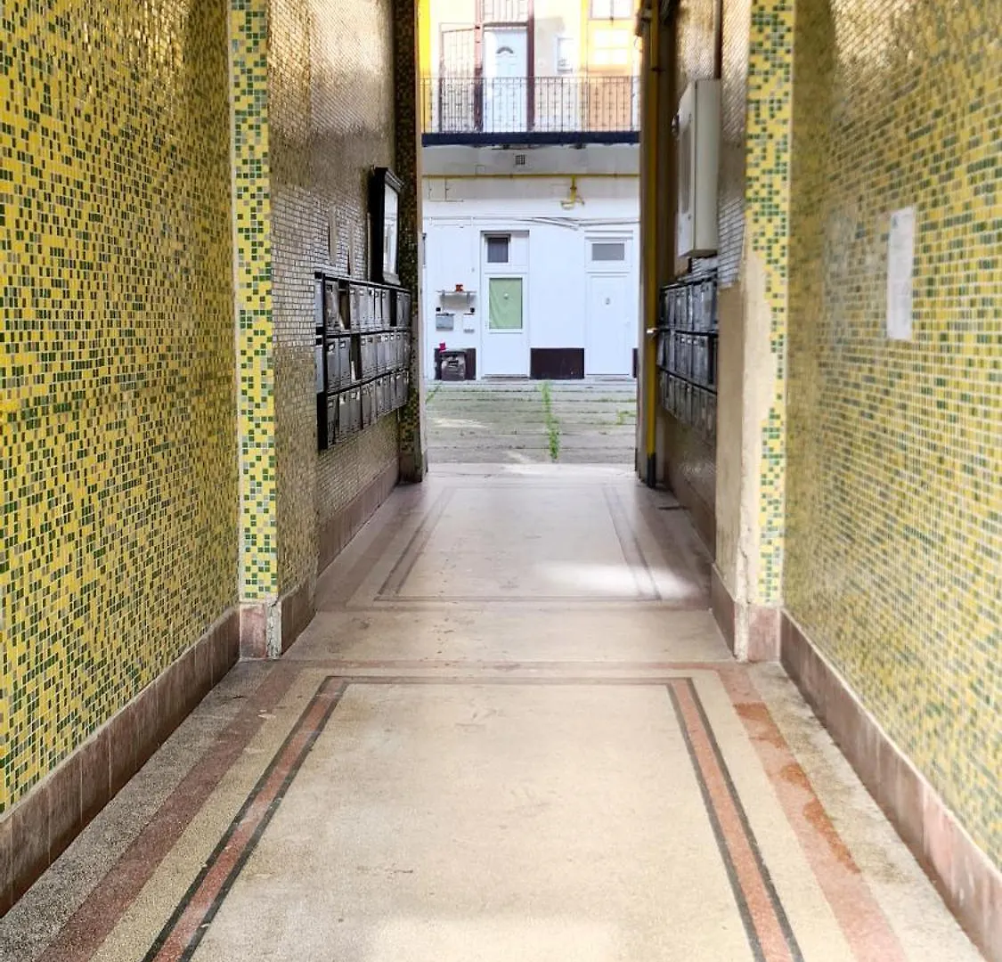 2 Separate Bedrooms And Living Room Fully Equipped With Ac ブダペスト ハンガリー